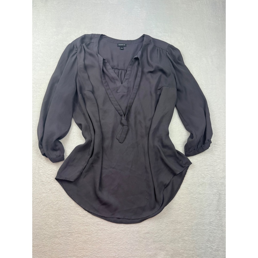 Torrid Grey Georgette V-Neck‎ Knotted Pullover Blouse Size 1 Plus 1X 3/4 Sleeve